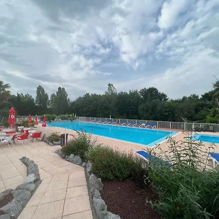 Vakantiepark Chateau Cazaleres 91