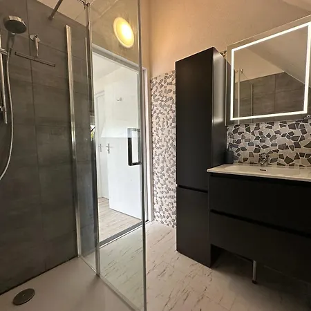 Vakantiepark Chateau Cazaleres 91 度假居 *